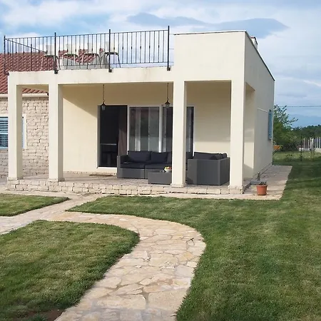 וילה Pistan