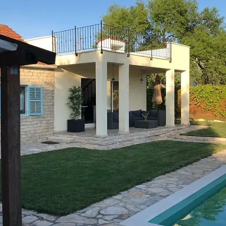 Pistan Villa *