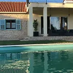 Pistan Villa *