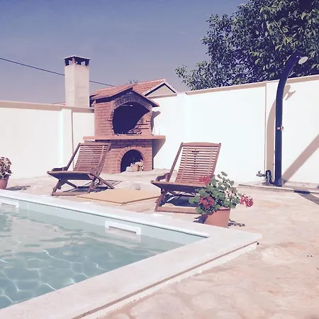 Pistan Villa *
