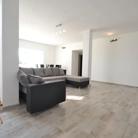 Pistan Villa *