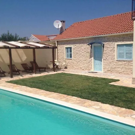 Pistan Villa *