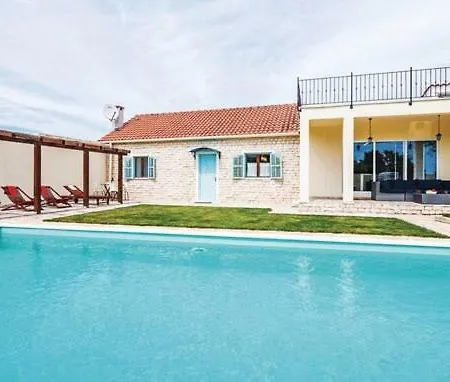 Pistan Villa *