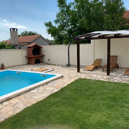 Pistan Villa