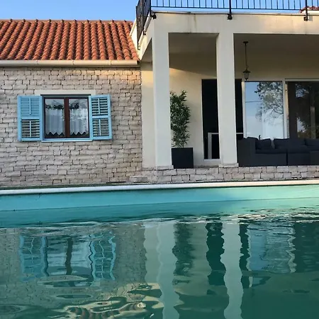 Pistan Villa