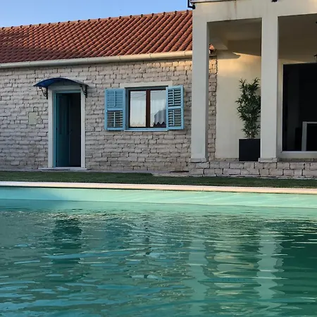 Pistan Villa *