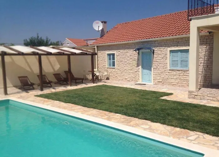 Pistan Villa *