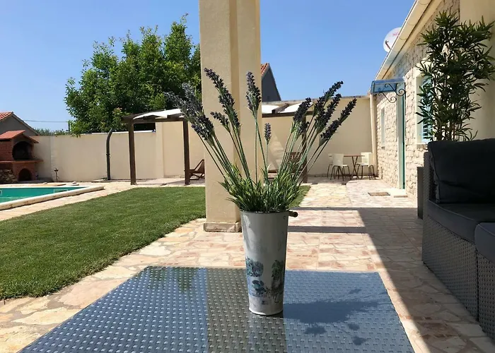 Pistan Villa *